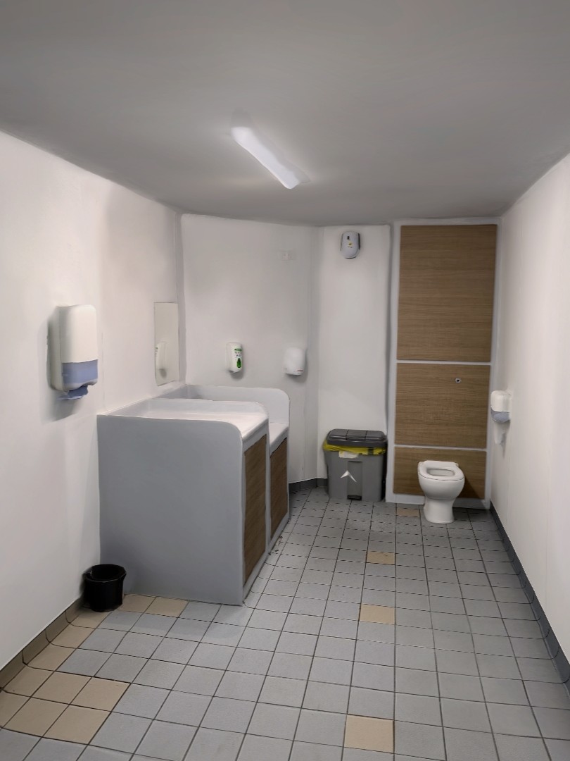 Realrooms Large Toilet